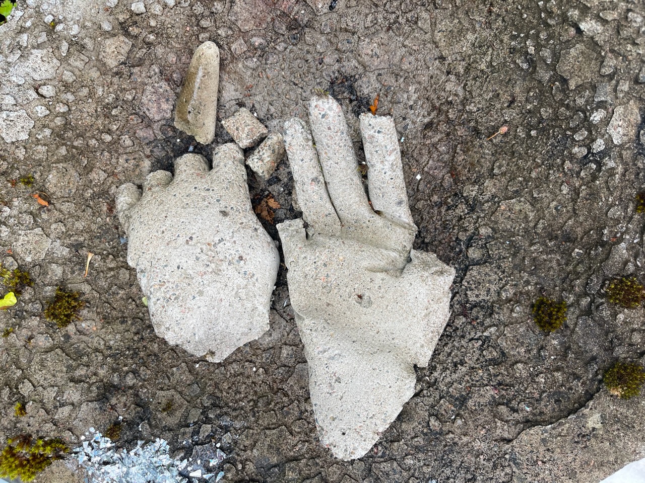 Betong avgjutningar gjorda i diskhandskar