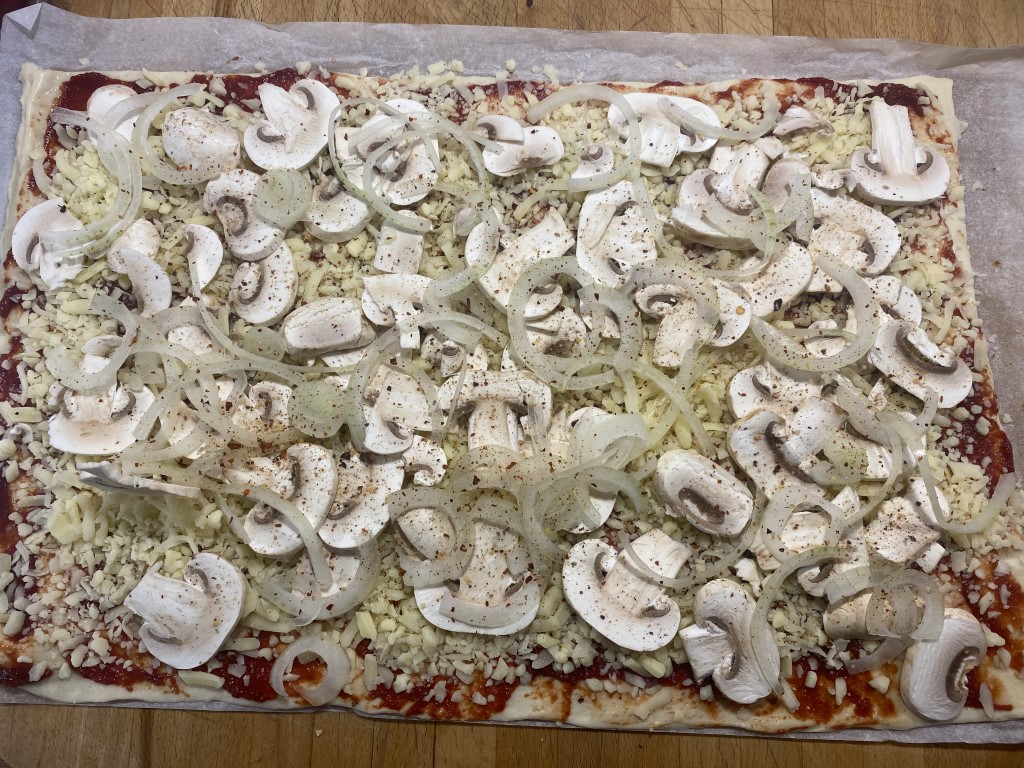 Hembakt pizza med champinjoner