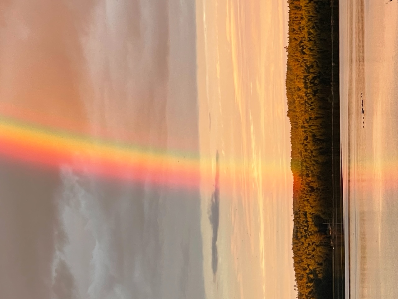 Dubbel regnbåge över gästhuset, mera inzoomad